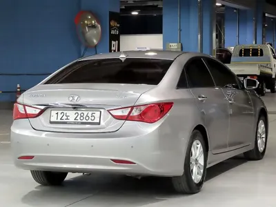 Hyundai Sonata 2011, 101788 км, за 2470.26 USD