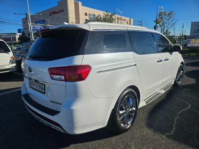 Kia Canival 2017, 117989 км, за 7735.81 USD