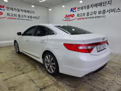 Hyundai Grandeur 2015, 160000 км, за 4135.49 USD