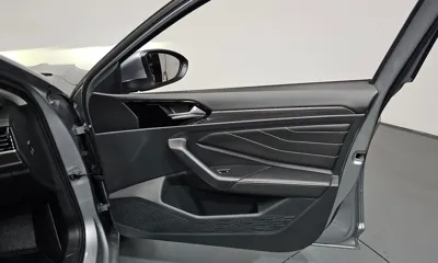 Volkswagen Jetta 2023, 27233 км, за 17583.07 USD - фото 24