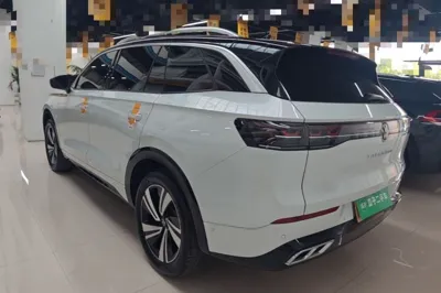 Volkswagen Tavendor 2023, 31900 км, за 27882 USD