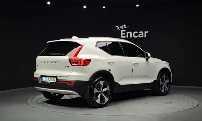 Volvo XC40 2025, 12423 км, за 27491.87 USD