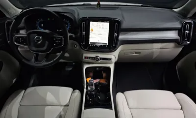 Volvo XC40 2025, 12423 км, за 27491.87 USD - фото 7