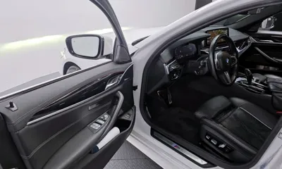 BMW 5-Series 2023, 73051 км, за 24777 USD - фото 11