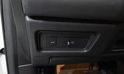 Land Rover Discovery Sport 2018, 132155 км, за 7548.9 USD - фото 19