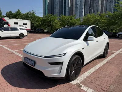 Tesla Model Y · 2025 год
