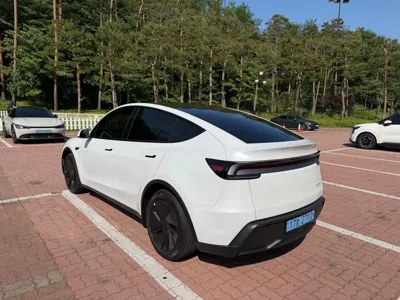 Tesla Model Y 2025, 13330 км, за 37792.05 USD