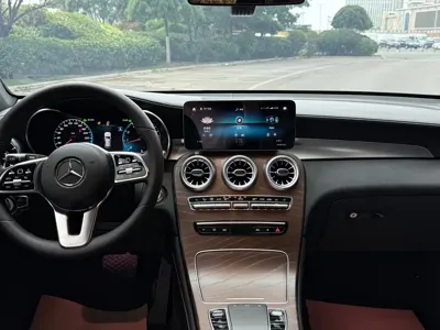 Mercedes-Benz GLC 2019, 100000 км, за 21873.44 USD
