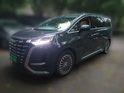 Denza D9 · 2022 год