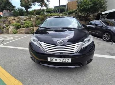 Toyota Sienna · 2014 год