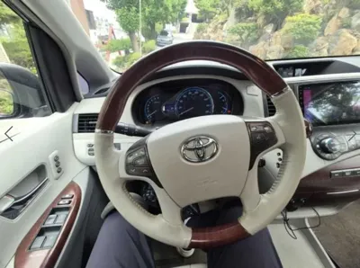 Toyota Sienna 2014, 117276 км, за 7156.34 USD - фото 9