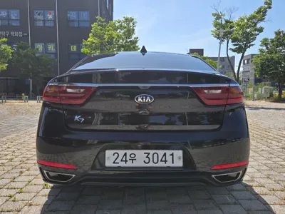 Kia K7 2016, 70305 км, за 8861.76 USD