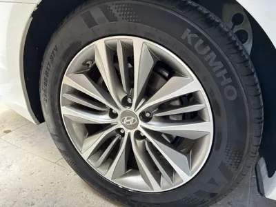 Hyundai Grandeur 2016, 16700 км, за 8469.06 USD