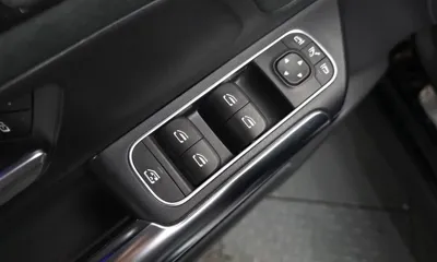 Mercedes-Benz GLA-Class 2021, 49073 км, за 24052.52 USD - фото 30
