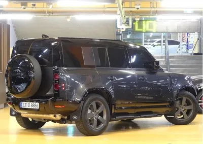 Land Rover Defender 2025, 3900 км, за 64356.73 USD
