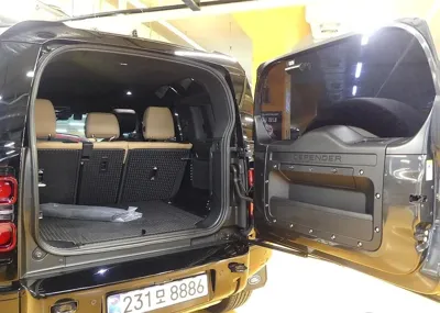 Land Rover Defender 2025, 3900 км, за 64356.73 USD