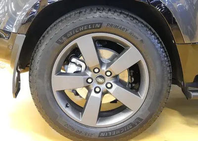 Land Rover Defender 2025, 3900 км, за 64356.73 USD