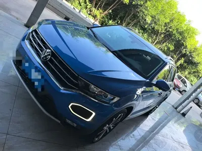 Volkswagen T-Roc · 2022 год