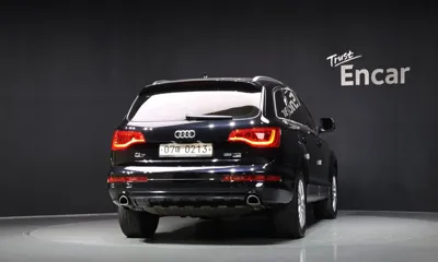 Audi Q7 2015, 127067 км, за 8861.76 USD