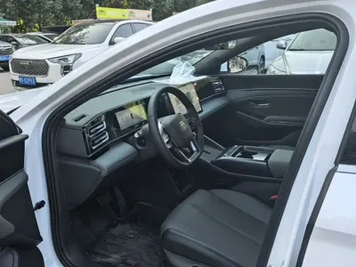 BYD Qin L 2026, 100 км, за 11741.97 USD