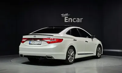 Hyundai Grandeur 2015, 129421 км, за 8465.19 USD