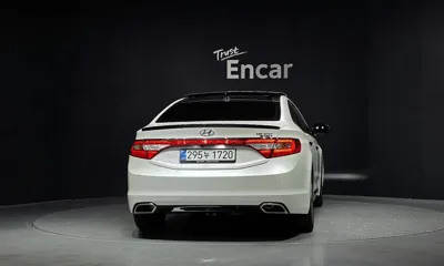 Hyundai Grandeur 2015, 129421 км, за 8465.19 USD