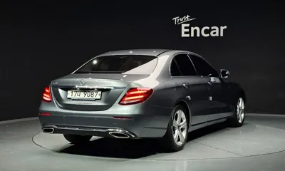 Mercedes-Benz E-Class 2018, 129608 км, за 9946.04 USD - фото 2