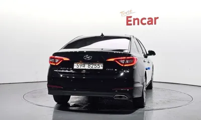 Hyundai Sonata 2015, 146567 км, за 5120.13 USD