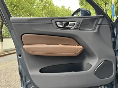 Volvo XC60 2022, 73000 км, за 22071.38 USD - фото 8