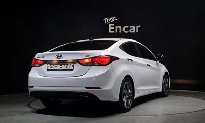 Hyundai Avante 2015, 95728 км, за 5156.01 USD