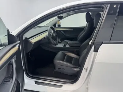 Tesla Model Y 2023, 78000 км, за 22694.6 USD - фото 7