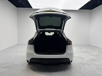 Tesla Model Y 2023, 78000 км, за 22694.6 USD - фото 9