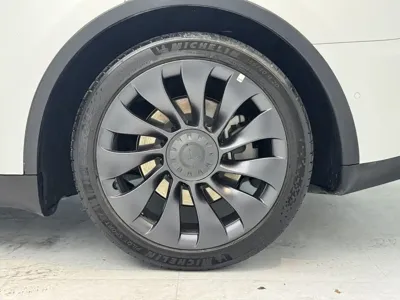 Tesla Model Y 2023, 78000 км, за 22694.6 USD - фото 14