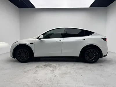 Tesla Model Y 2023, 78000 км, за 22694.6 USD - фото 17
