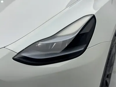 Tesla Model Y 2023, 78000 км, за 22694.6 USD - фото 19