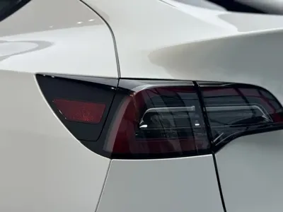 Tesla Model Y 2023, 78000 км, за 22694.6 USD - фото 20