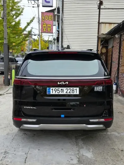 Kia Canival 2023, 26000 км, за 17119.6 USD