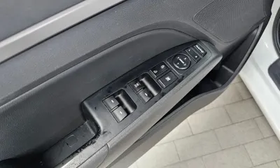 Hyundai Avante 2017, 85632 км, за 5980.63 USD - фото 27