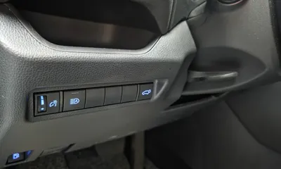 Toyota RAV4 2022, 48760 км, за 25081.45 USD - фото 31