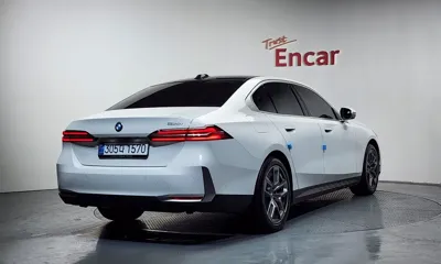 BMW 5-Series 2024, 34977 км, за 33477.75 USD