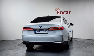 BMW 5-Series 2024, 34977 км, за 33477.75 USD
