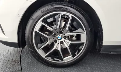BMW 5-Series 2024, 34977 км, за 33477.75 USD