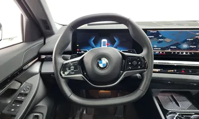 BMW 5-Series 2024, 34977 км, за 33477.75 USD - фото 13