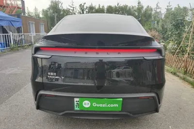 Tesla Model Y 2025, 26500 км, за 34534 USD