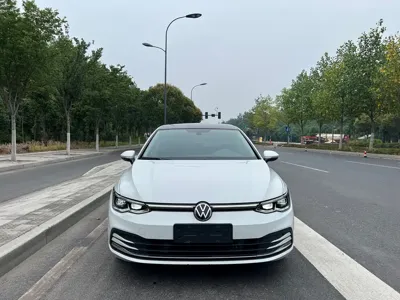 Volkswagen Golf 2022, 15000 км, за 16009.11 USD