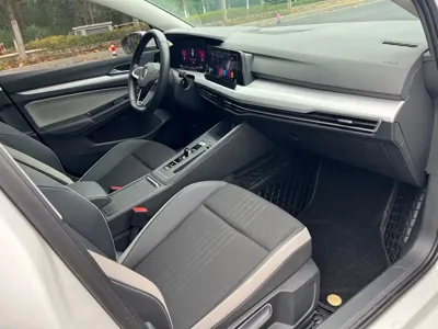 Volkswagen Golf 2022, 15000 км, за 16009.11 USD - фото 26