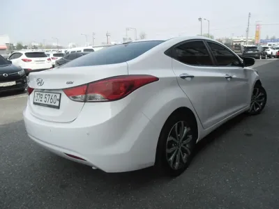 Hyundai Avante 2014, 67000 км, за 4266.77 USD