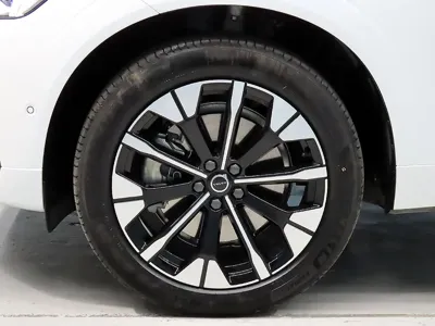 Volvo XC60 2026, 1721 км, за 41683.08 USD