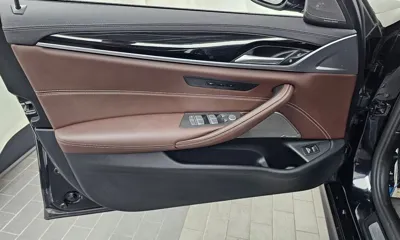 BMW 5-Series 2022, 44070 км, за 27023.5 USD - фото 24