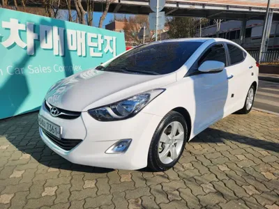 Hyundai Avante · 2012 год